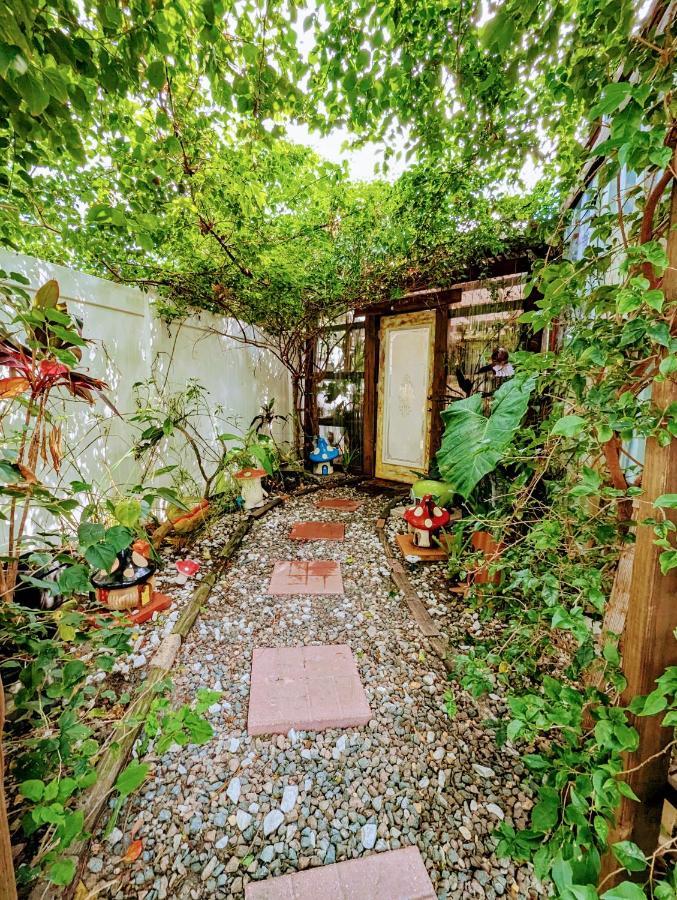 탬파 Cozy Af Tiny-House Oasis 빌라 외부 사진